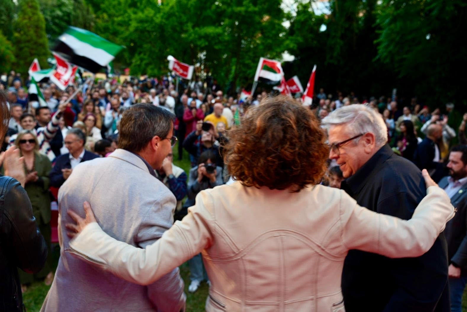 500 personas arropaban en Cáceres a Montero, Gallardo y Sánchez Amor con la mirada puesta en el 9J y las Europeas 500 personas arropaban en Cáceres a Montero, Gallardo y Sánchez Amor con la mirada puesta en el 9J y las Europeas