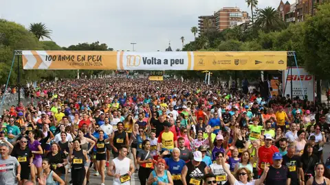 Más de 7500 personas celebran el centenario de la Volta a peu València Más de 7500 personas celebran el centenario de la Volta a peu València