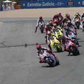 Marc Márquez liderando la carrera de MotoGP durante el GP de España 2024 en Jerez Marc Márquez liderando la carrera de MotoGP durante el GP de España 2024 en Jerez