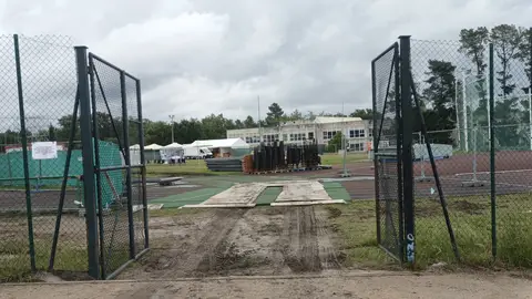 Democracia Ourensana denuncia danos nas pistas de atletismo de Monterrei Democracia Ourensana denuncia danos nas pistas de atletismo de Monterrei