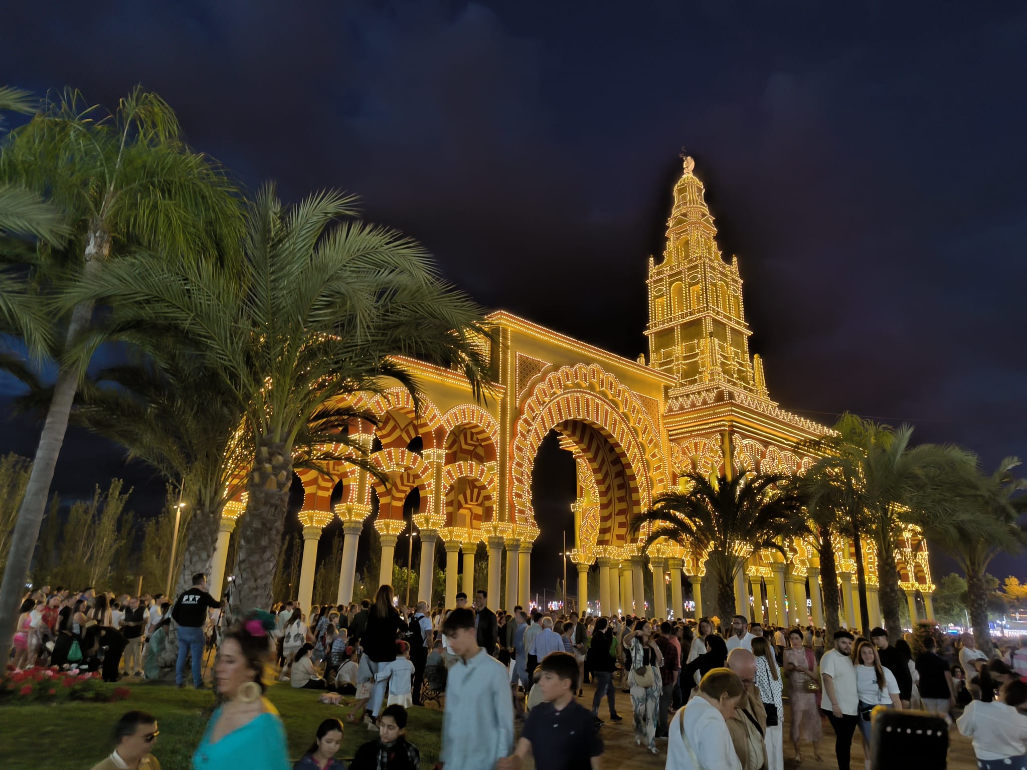 Carlos Alsina visita la feria de Córdoba junto a David de Jorge y Begoña Gómez de la Fuente Carlos Alsina visita la feria de Córdoba junto a David de Jorge y Begoña Gómez de la Fuente
