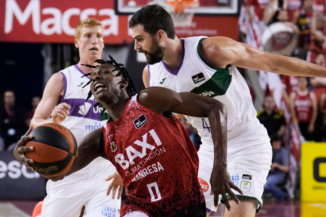 Unicaja supera a Manresa y se mete en semifinales Unicaja supera a Manresa y se mete en semifinales