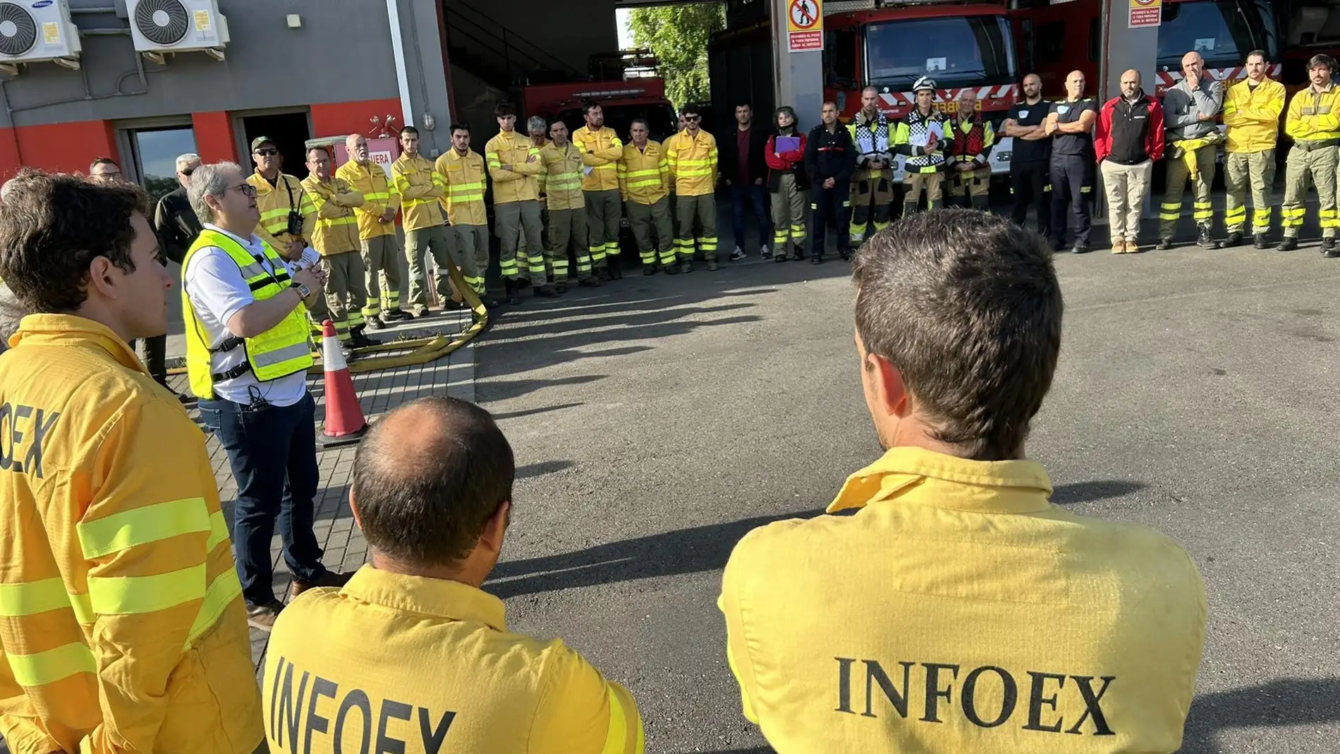 Un centenar de efectivos participan en un simulacro de incendio en la zona de la Sierra de la Mosca de Cáceres