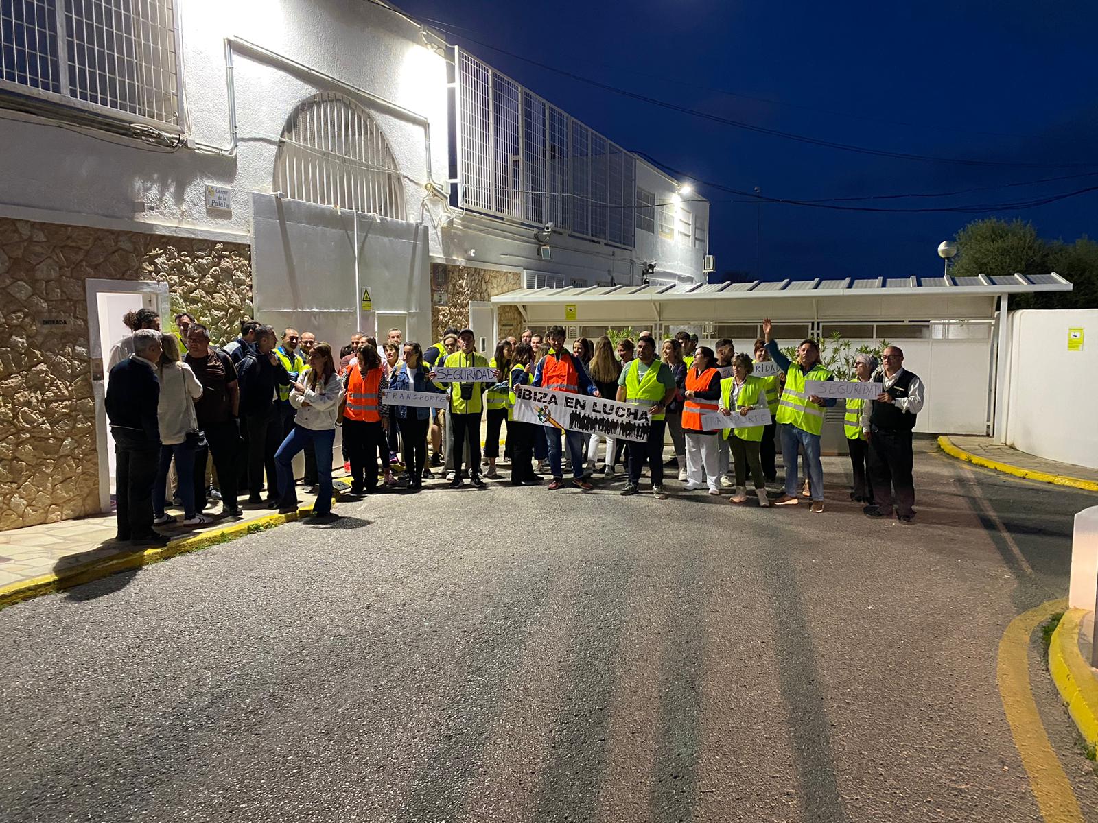 Los funcionarios de prisiones de Ibiza denuncian que son “un colectivo insignificante para la administración” Los funcionarios de prisiones de Ibiza denuncian que son “un colectivo insignificante para la administración”