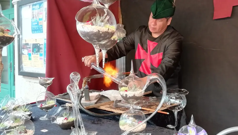 El mercado medieval de Luarca reunirá unos 40 stands de artesanía y productos locales. El mercado medieval de Luarca reunirá unos 40 stands de artesanía y productos locales.