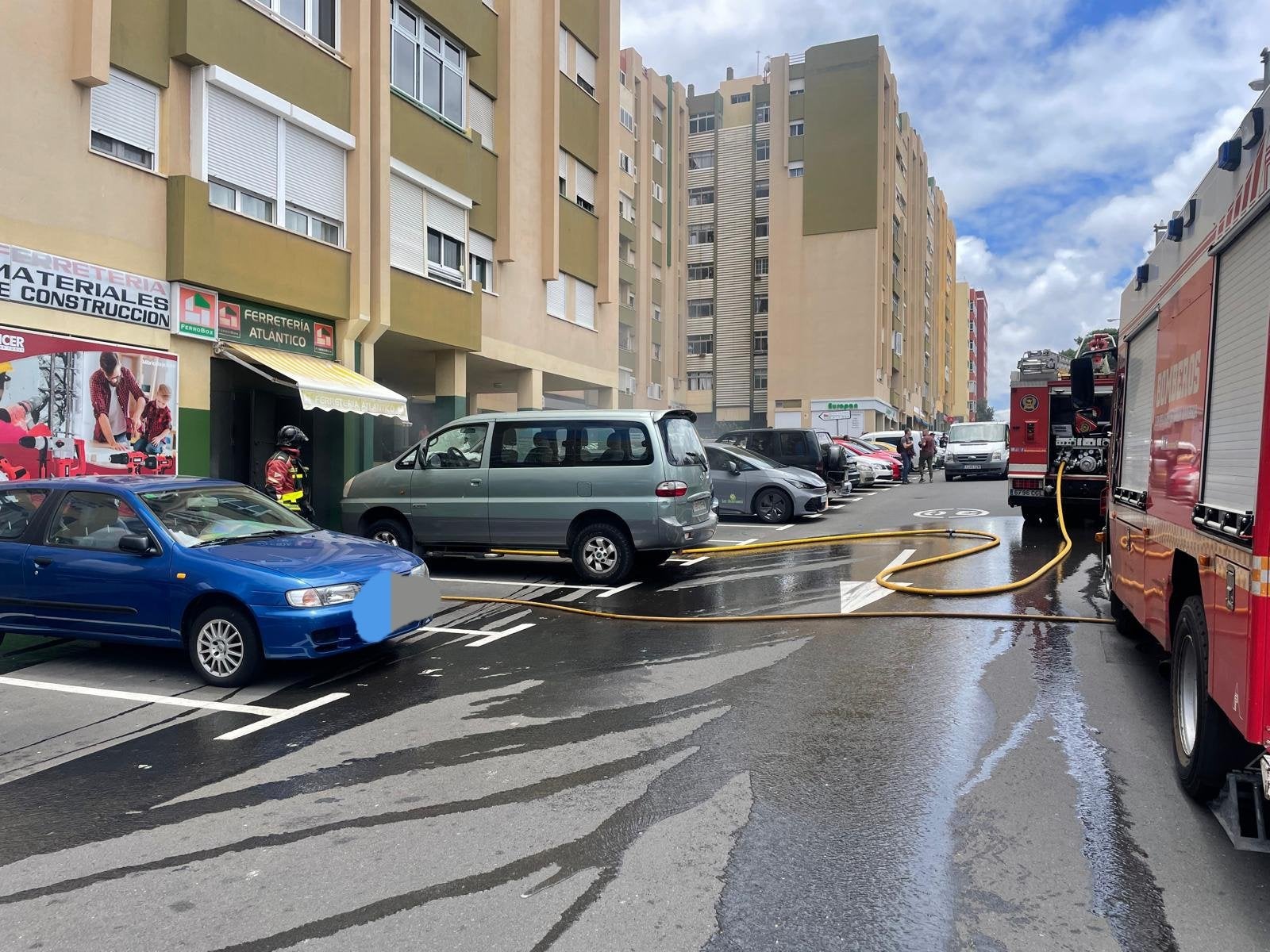 Evacuan un edificio de 8 plantas en Gran Canaria al declararse un incendio Evacuan un edificio de 8 plantas en Gran Canaria al declararse un incendio