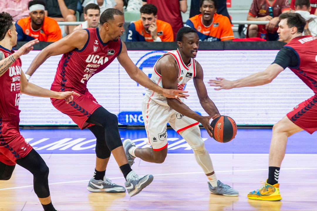 El Valencia fuerza el tercer partido ante UCAM El Valencia fuerza el tercer partido ante UCAM
