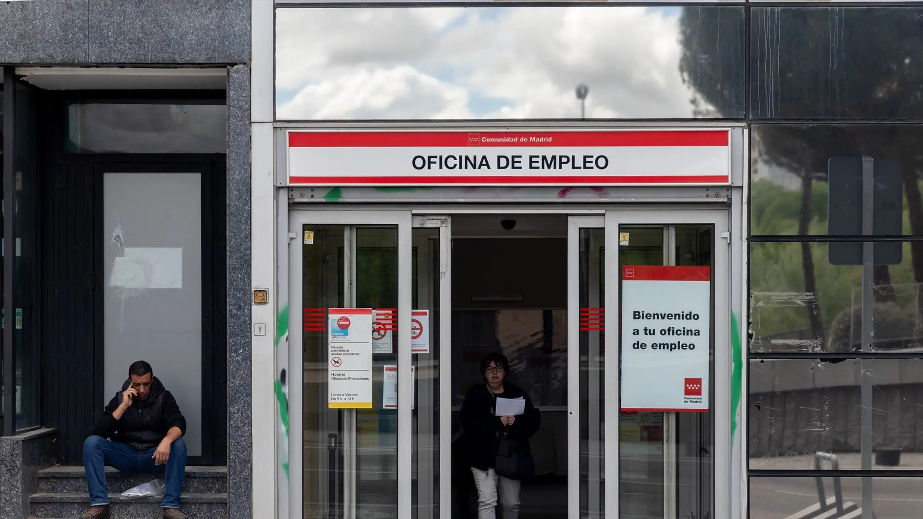 Entrada a una oficina del SEPE en Madrid.