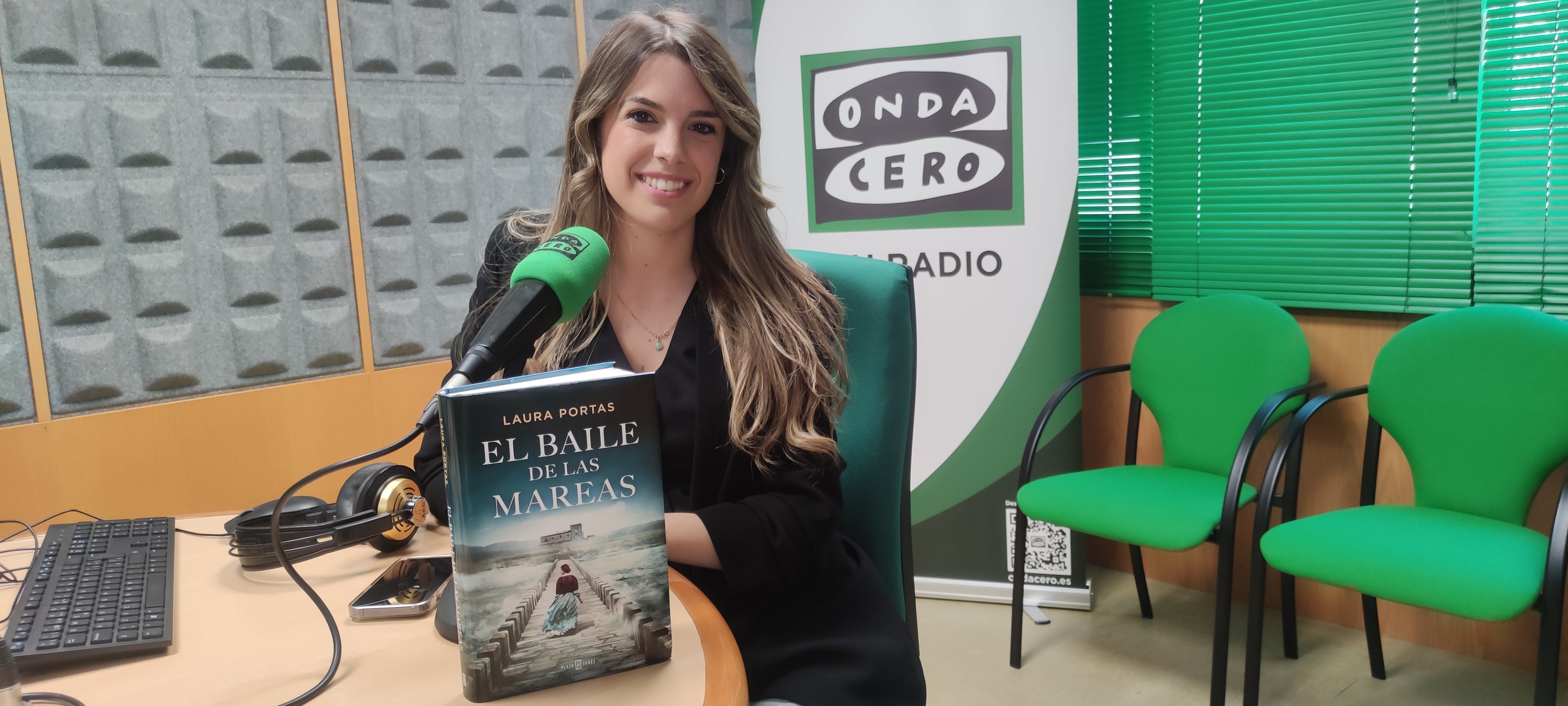 Laura Portas: “Mi primera novela es un homenaje a Cambados y a su gente” Laura Portas: “Mi primera novela es un homenaje a Cambados y a su gente”