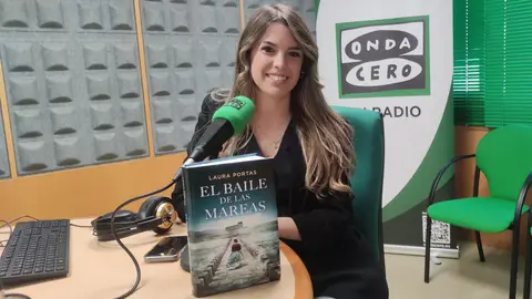 Laura Portas - escritora Laura Portas es autora de la novela 'El baile de las mareas'