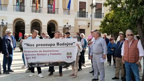 Protestas de representantes vecinales hoy en la plaza de España Protestas de representantes vecinales hoy en la plaza de España