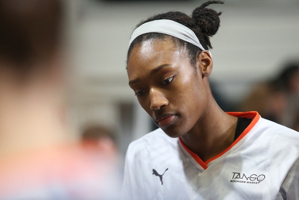 La pívot canadiense Kayla Alexander, refuerza el juego interior de Valencia Basket La pívot canadiense Kayla Alexander, refuerza el juego interior de Valencia Basket