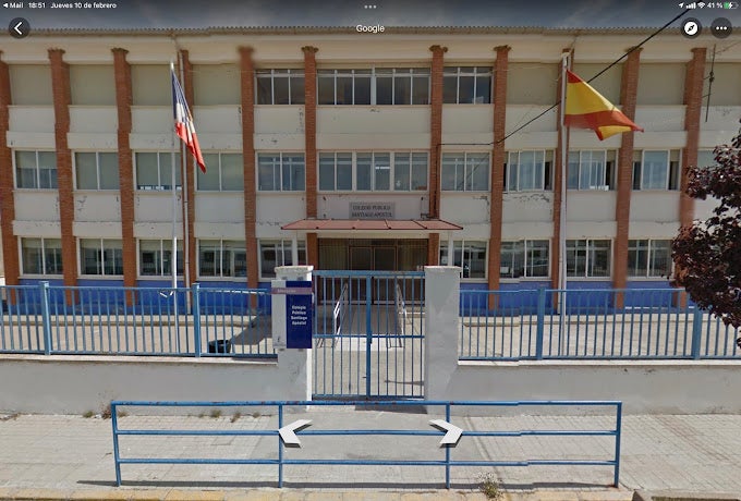 Guardia Civil se persona en el colegio de Almuradiel para recoger a una niña de 9 años que se tiene que ir a vivir a Alicante con su tía abuela Guardia Civil se persona en el colegio de Almuradiel para recoger a una niña de 9 años que se tiene que ir a vivir a Alicante con su tía abuela