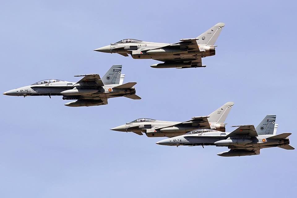 Gijón celebra el Día de las Fuerzas Armadas con una Revista Naval Gijón celebra el Día de las Fuerzas Armadas con una Revista Naval