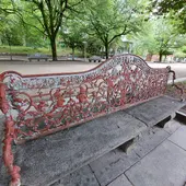 El concello de Santiago pide presupuesto para la restauración de los históricos bancos de sargadelos de la Alameda El concello de Santiago pide presupuesto para la restauración de los históricos bancos de sargadelos de la Alameda