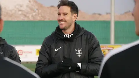 El entrenador del Orihuela CF, Sergi Guilló, da las claves para el asalto final por el ascenso ante el Barakaldo Orihuela Cf