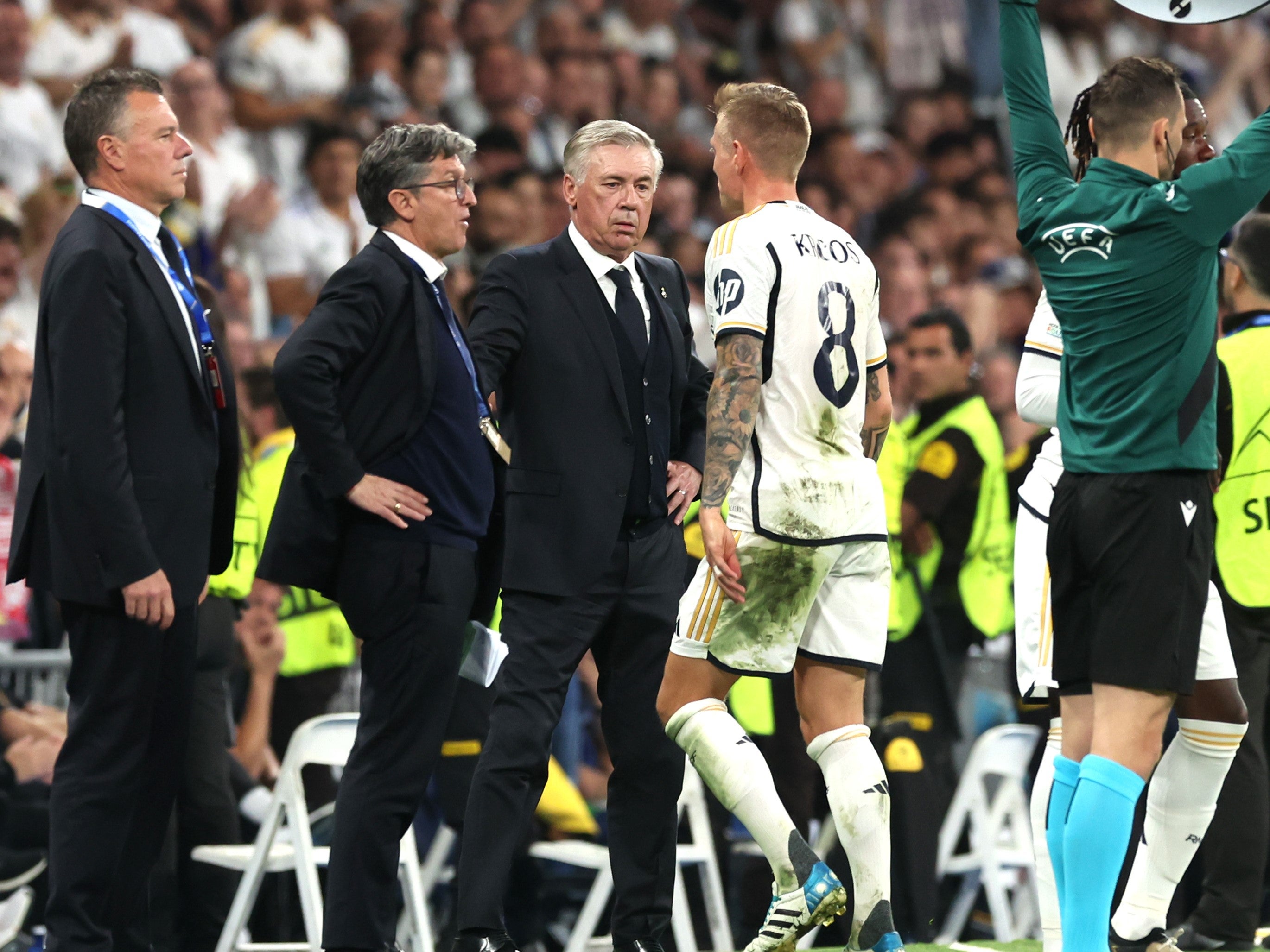 Ancelotti: "La retirada de Kroos es la decisión de un hombre con huevos" Ancelotti: "La retirada de Kroos es la decisión de un hombre con huevos"