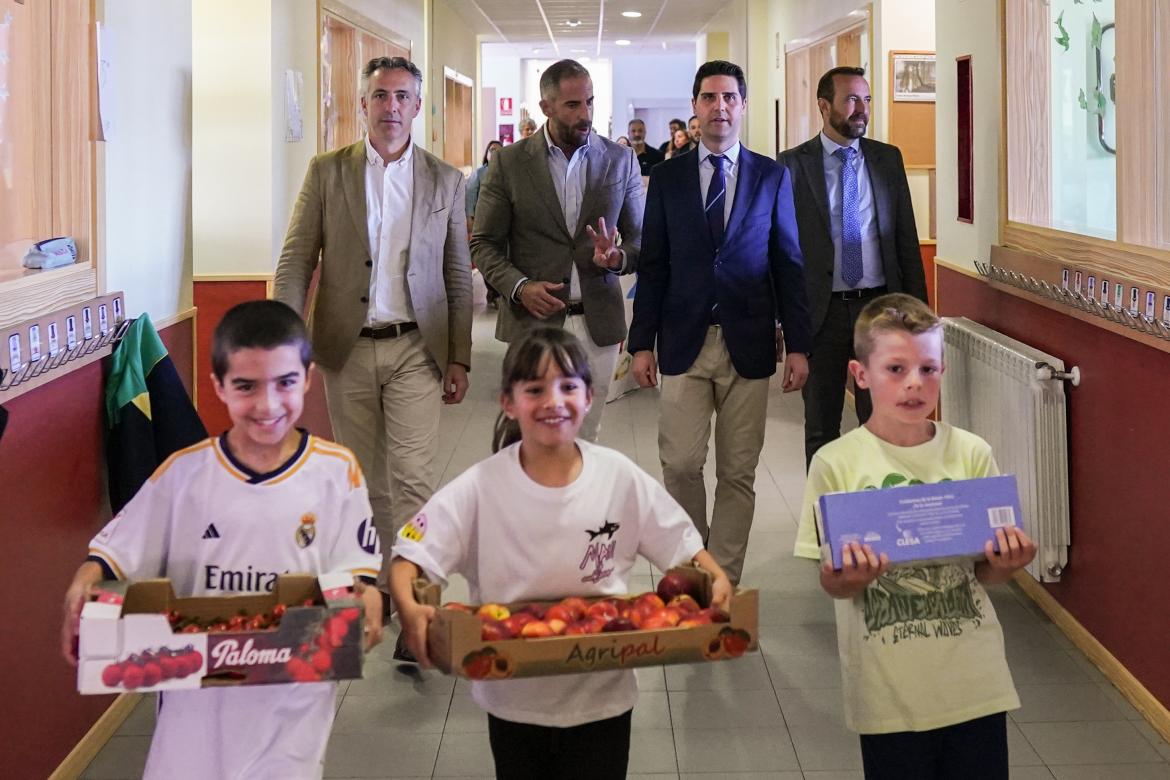 La fruta vuelve a los colegios madrileños para fomentar hábitos saludables La fruta vuelve a los colegios madrileños para fomentar hábitos saludables