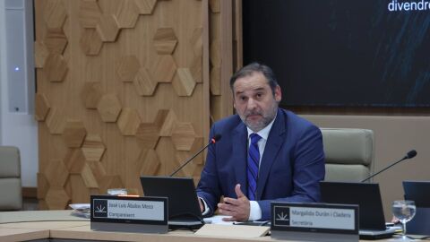 El exministro de Transportes, José Luis Ábalos, en la comisión de investigación del Parlament balear sobre la compra de mascarillas a Soluciones de Gestión y Apoyo a Empresas SL