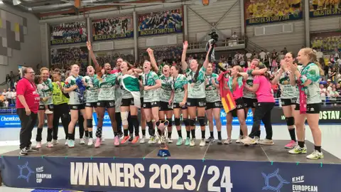La plantilla del Atticgo Club Balonmano Elche, campeonas de la EHF European Cup La plantilla del Atticgo Club Balonmano Elche, campeonas de la EHF European Cup