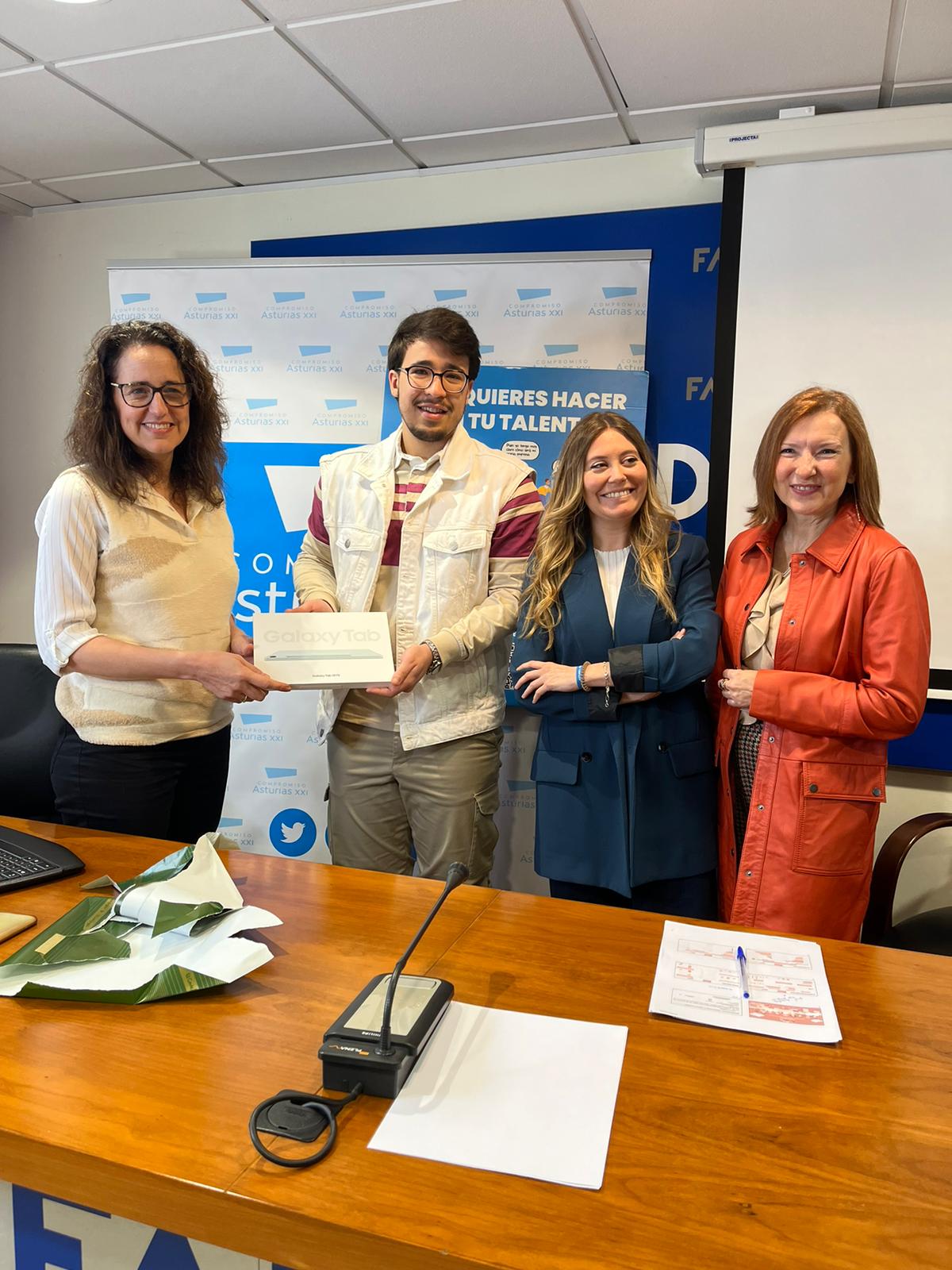 Los universitarios asturianos priorizan los motivos personales a los laborales para preferir quedarse en Asturias Los universitarios asturianos priorizan los motivos personales a los laborales para preferir quedarse en Asturias
