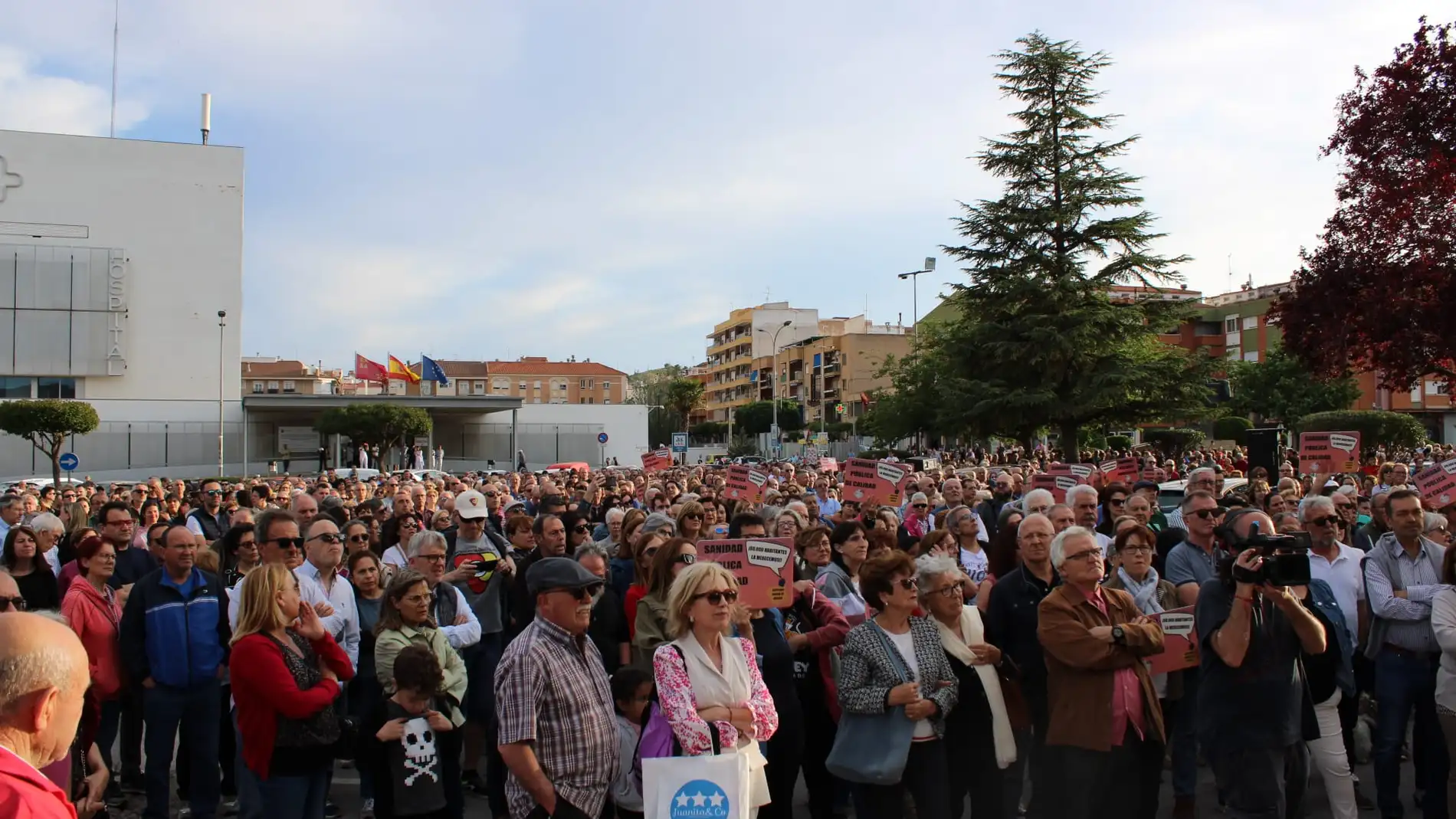 Unas 3.000 personas muestran en la calle su protesta por los servicios sanitarios en el Altiplano