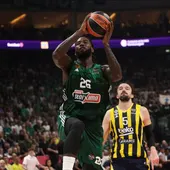 El Panathinaikos arrolla al Fenerbahce y se mete en la final de la Euroliga El Panathinaikos arrolla al Fenerbahce y se mete en la final de la Euroliga