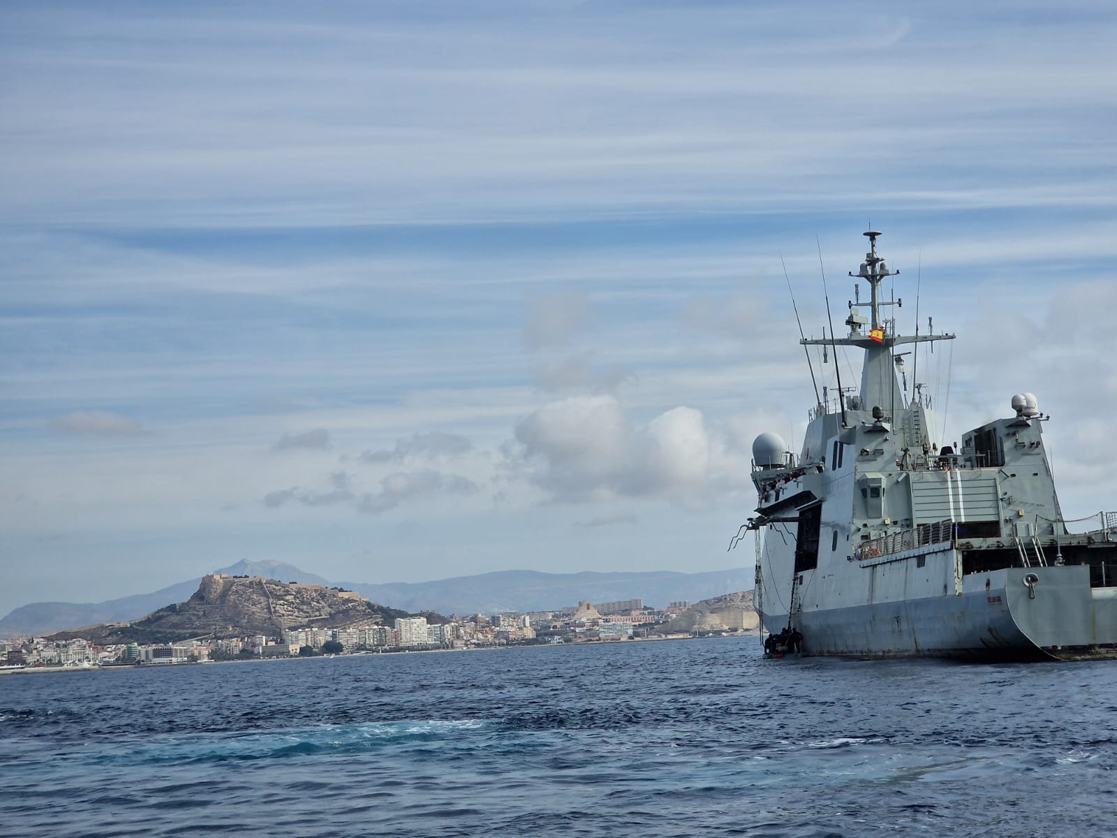 La Guardia Civil desarrolla un ejercicio de asalto en el Puerto de Alicante La Guardia Civil desarrolla un ejercicio de asalto en el Puerto de Alicante