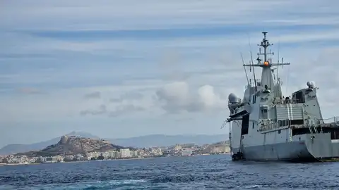 La Guardia Civil desarrolla un ejercicio de asalto en el Puerto de Alicante La Guardia Civil desarrolla un ejercicio de asalto en el Puerto de Alicante