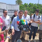  El chef y pastelero Dani Álvarez apadrina la primera recogida simbólica de la breva en Albatera
