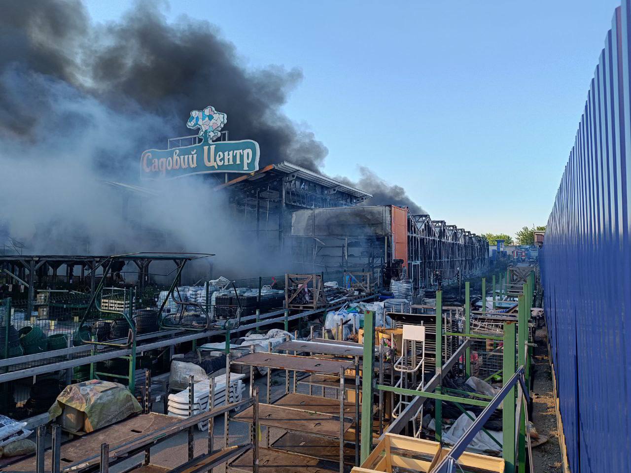 Dos muertos y decenas de heridos en un ataque de Rusia contra un hipermercado de Járkov Dos muertos y decenas de heridos en un ataque de Rusia contra un hipermercado de Járkov