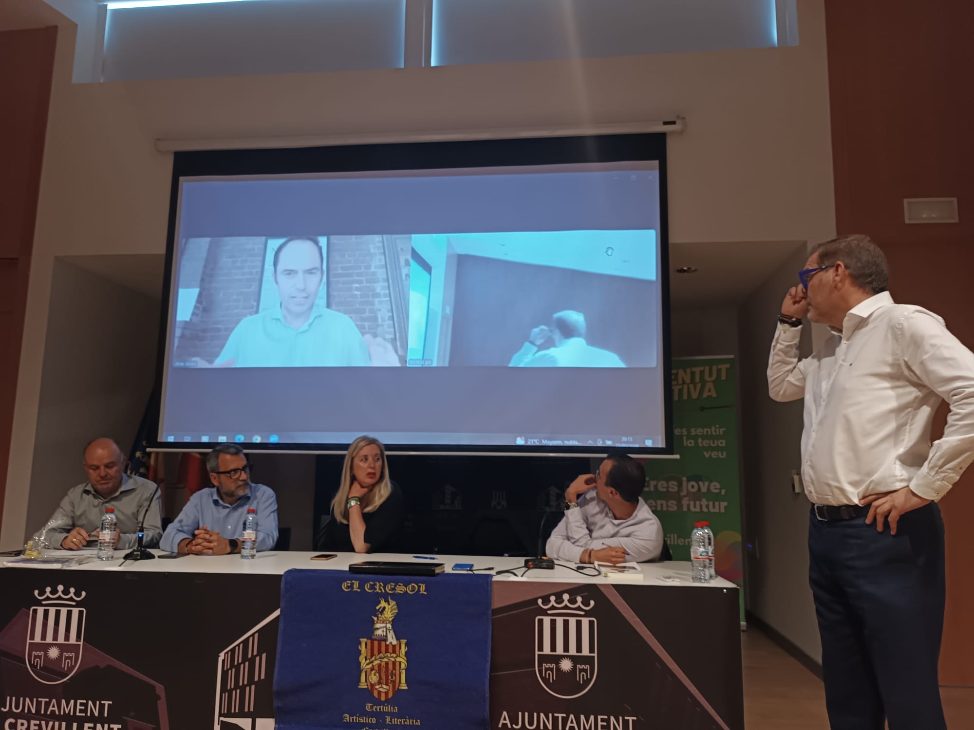 ‘El liderazgo político local: análisis empírico del caso español’ de Miguel Molina se presenta en Crevillent ‘El liderazgo político local: análisis empírico del caso español’ de Miguel Molina se presenta en Crevillent