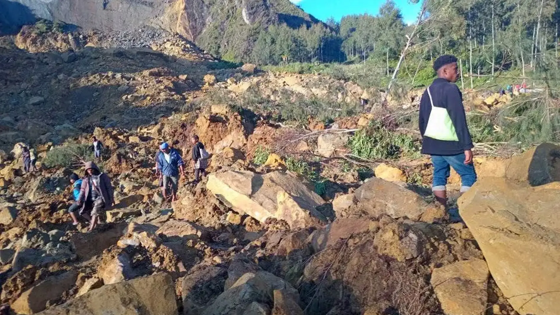 Al menos 300 personas enterradas por una avalancha en Papúa Nueva Guinea