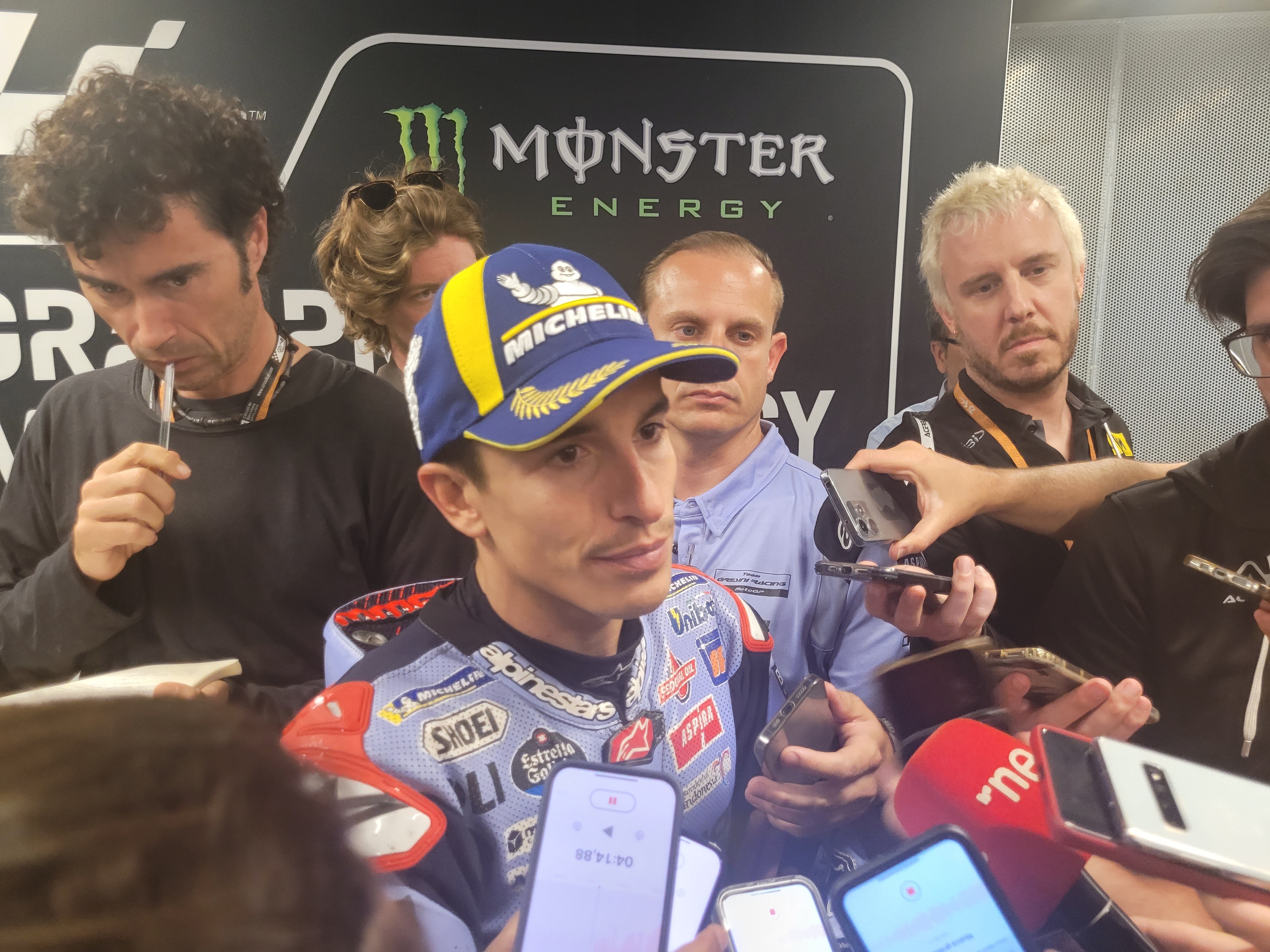 Marc Márquez: "Ahora mismo el mundial es cosa de dos y espero engancharme aunque sea con los dientes" Marc Márquez: "Ahora mismo el mundial es cosa de dos y espero engancharme aunque sea con los dientes"