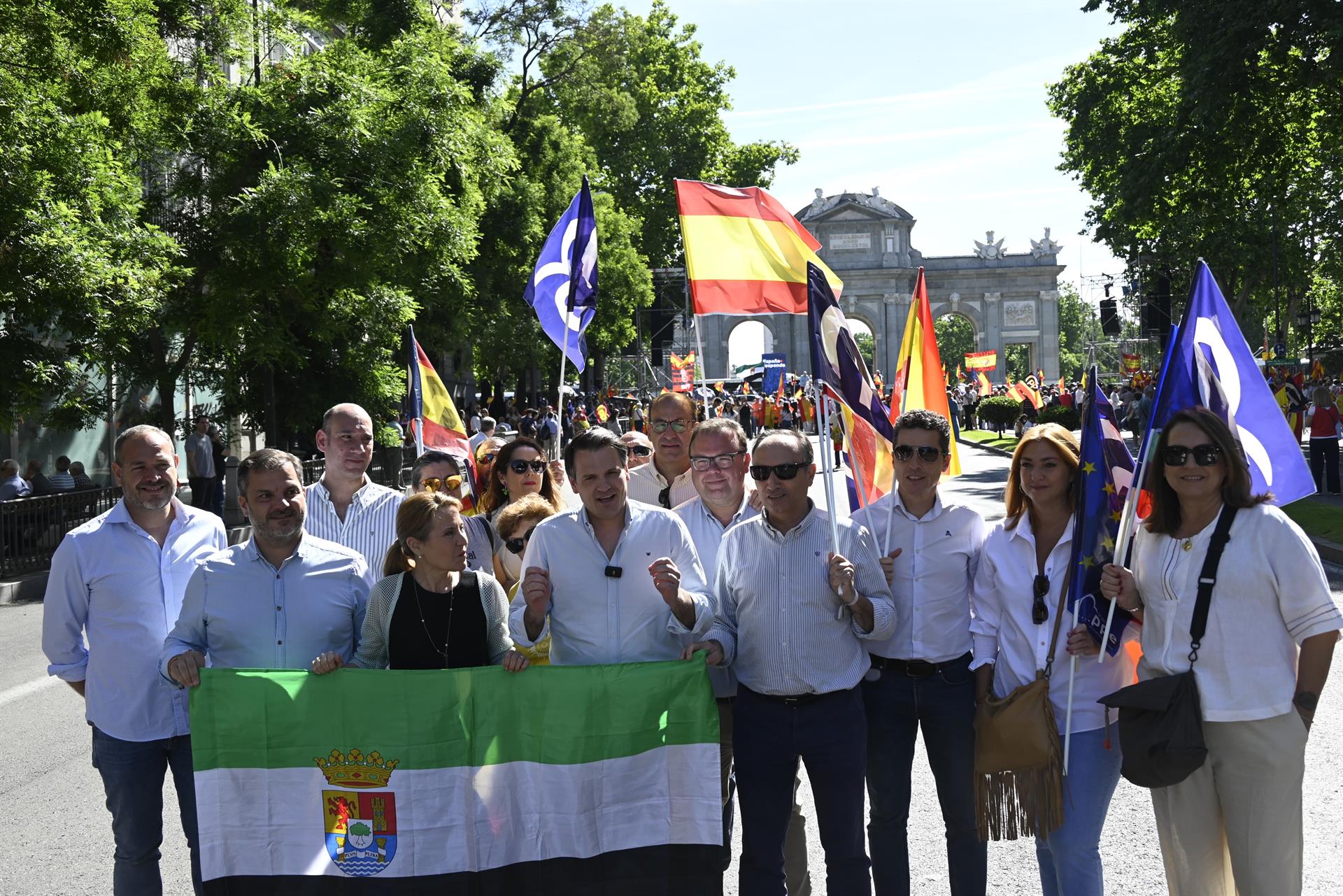 El PP extremeño hace campaña de las europeas manifestándose en Madrid en contra de la ley de amnistía El PP extremeño hace campaña de las europeas manifestándose en Madrid en contra de la ley de amnistía