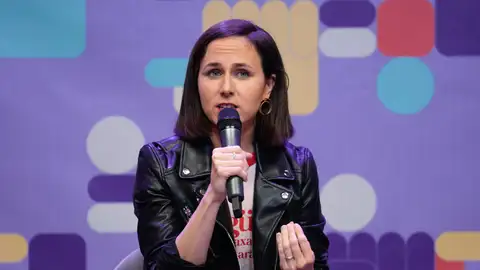 Podemos planta a Zelenski en el Congreso y acusa a Sánchez de "antidemocrático" Podemos planta a Zelenski en el Congreso y acusa a Sánchez de "antidemocrático"