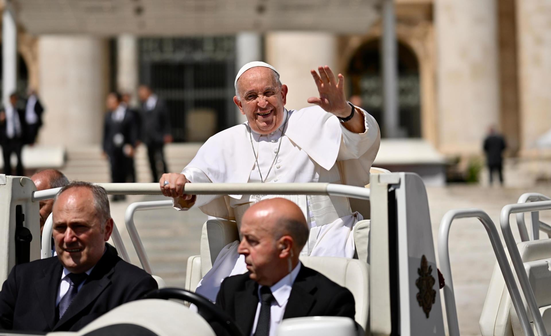 El Papa Francisco ve "demasiado ambiente maricón en los seminarios" y veta la entrada a homosexuales El Papa Francisco ve "demasiado ambiente maricón en los seminarios" y veta la entrada a homosexuales