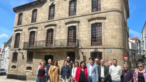 Representantes del BNG ante la Casa Cornide