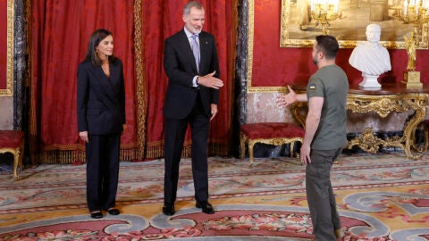 Los reyes de España Felipe VI y Letizia reciben al presidente de Ucrania,