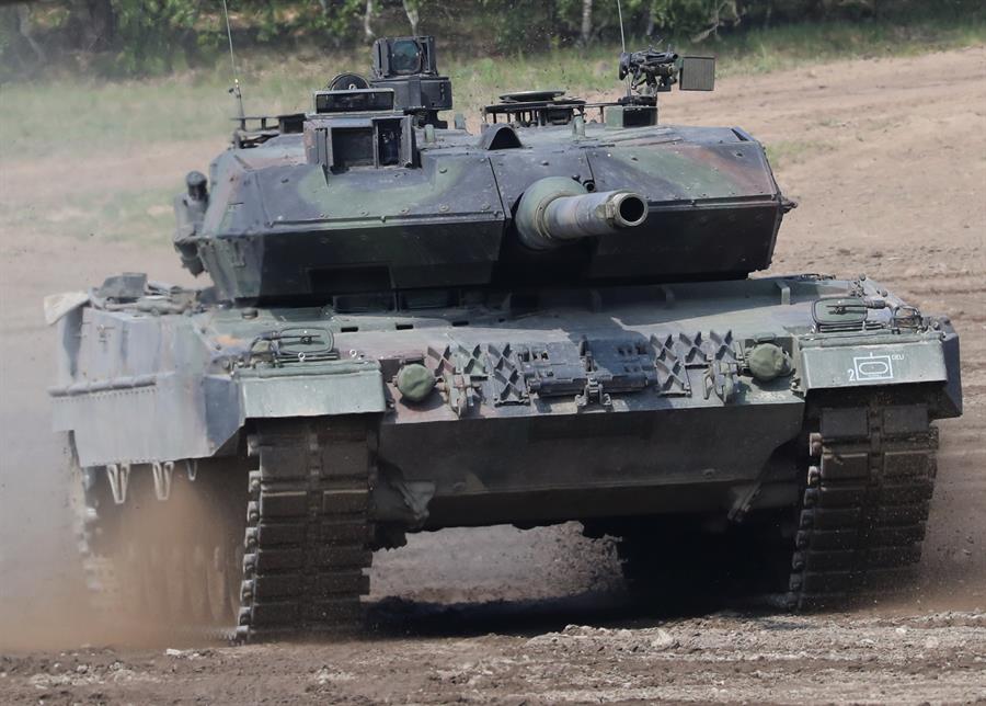 Misiles, carros de combate, artillería... Así es el lote de armas que España manda a Ucrania Misiles, carros de combate, artillería... Así es el lote de armas que España manda a Ucrania