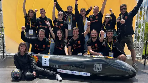 El prototipo ‘Dátil 24’ y el equipo de la Universidad Miguel Hernández de Elche. El prototipo ‘Dátil 24’ y el equipo de la Universidad Miguel Hernández de Elche.