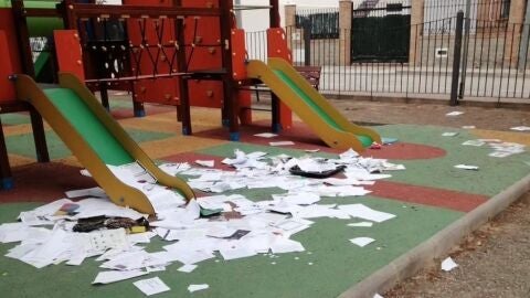 Zona municipal de juegos infantiles vandalizada en Quartell