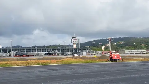 Obras de asfaltado del aeropuerto de Vigo Obras de asfaltado del aeropuerto de Vigo