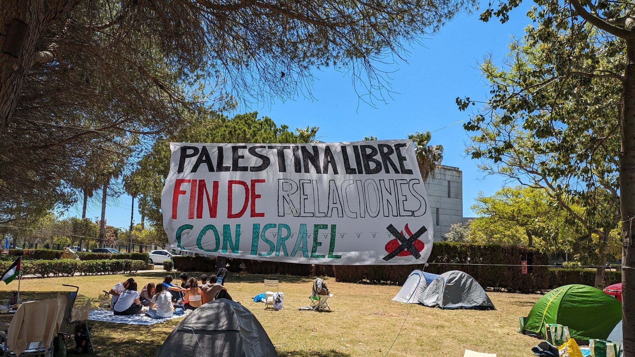 Las acampadas en universidades continúan a pesar del reconocimiento de Palestina: "No es suficiente" Las acampadas en universidades continúan a pesar del reconocimiento de Palestina: "No es suficiente"