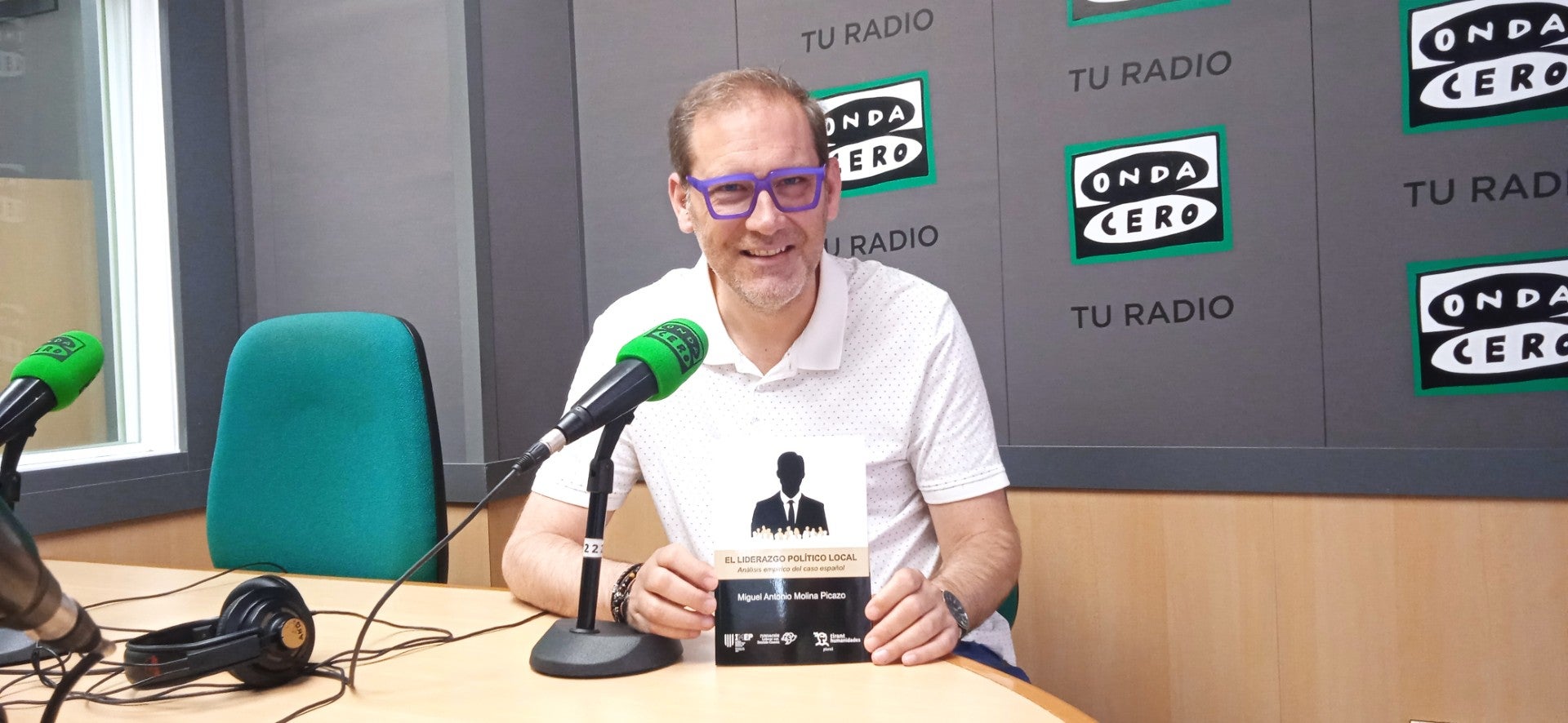 El periodista Miguel Molina analiza la desafección a la clase política en su libro 'El liderazgo político local' El periodista Miguel Molina analiza la desafección a la clase política en su libro 'El liderazgo político local'