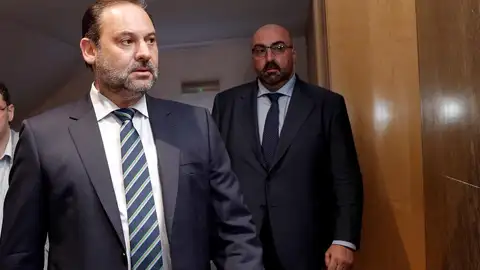 ¿Quiénes son los dos cargos del actual Gobierno que la UCO vincula con el 'Caso Koldo'? ¿Quiénes son los dos cargos del actual Gobierno que la UCO vincula con el 'Caso Koldo'?