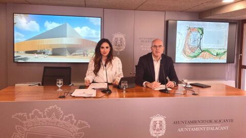 Ana Poquet y Manuel Villar tras la Junta Local de Gobierno