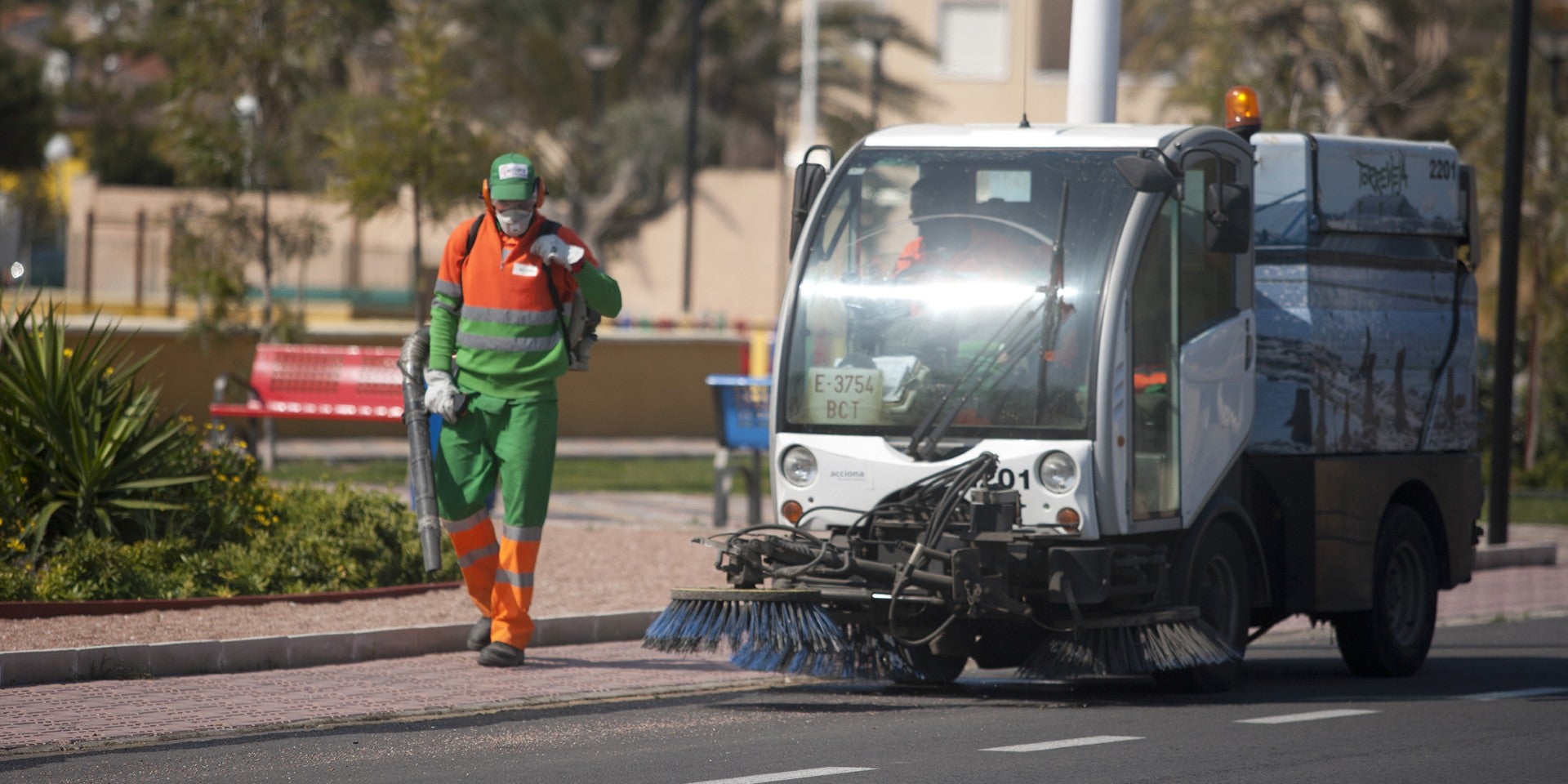 Torrevieja actualiza la Ordenanza de Aseo Urbano y endurece las sanciones a quien la incumpla Torrevieja actualiza la Ordenanza de Aseo Urbano y endurece las sanciones a quien la incumpla