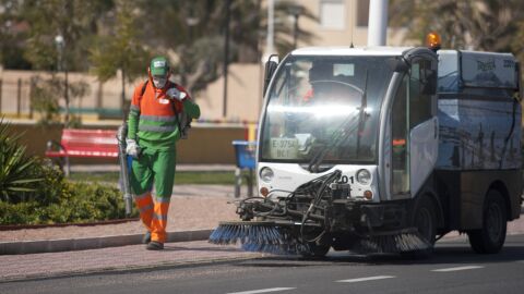 Torrevieja actualiza la Ordenanza de Aseo Urbano que endurece las sanciones 