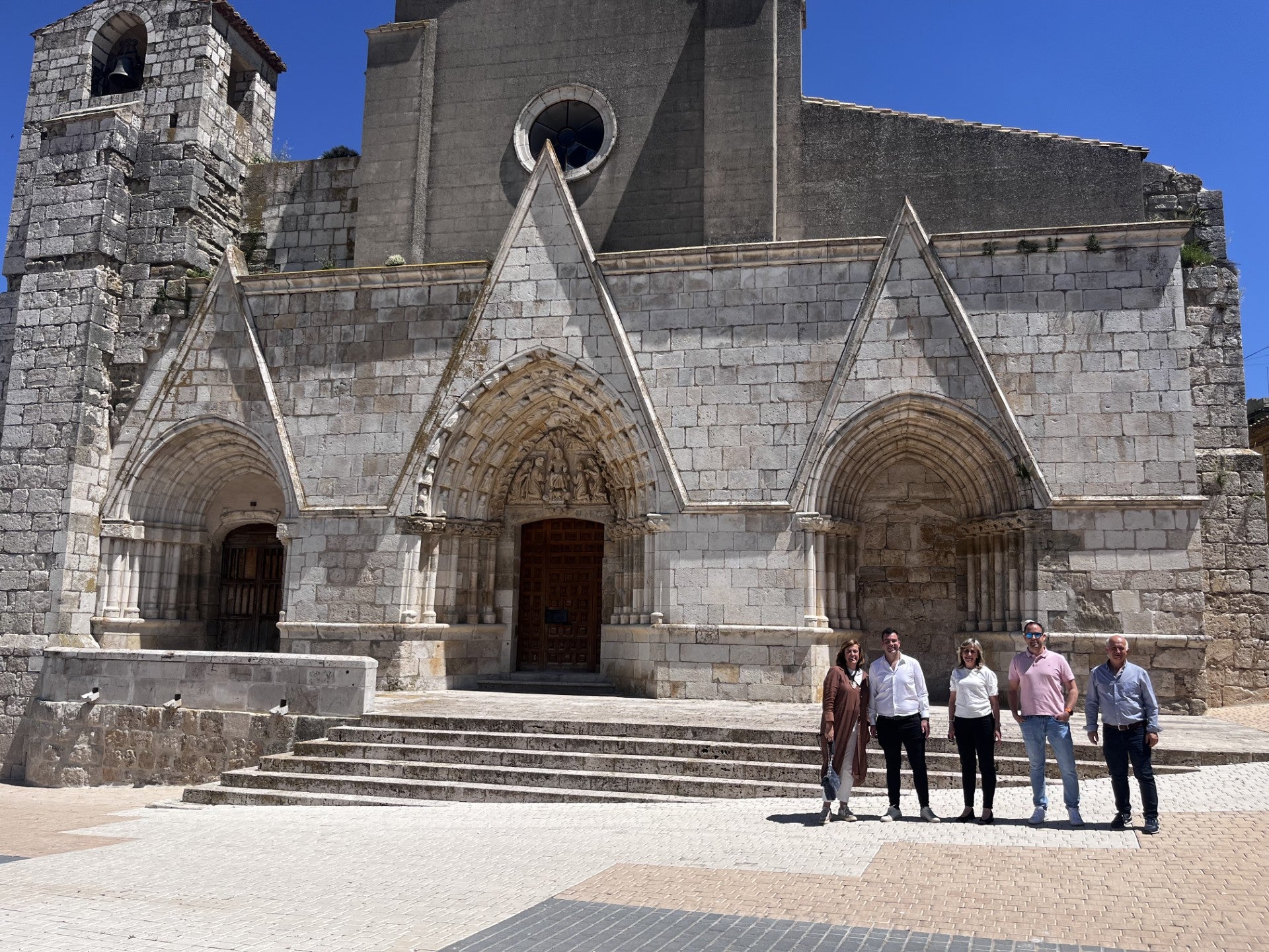 La Diputación de Palencia ha aportado 17.000 euros para la renovación del pavimento de la plaza de la iglesia de Herrera de Valdecañas La Diputación de Palencia ha aportado 17.000 euros para la renovación del pavimento de la plaza de la iglesia de Herrera de Valdecañas